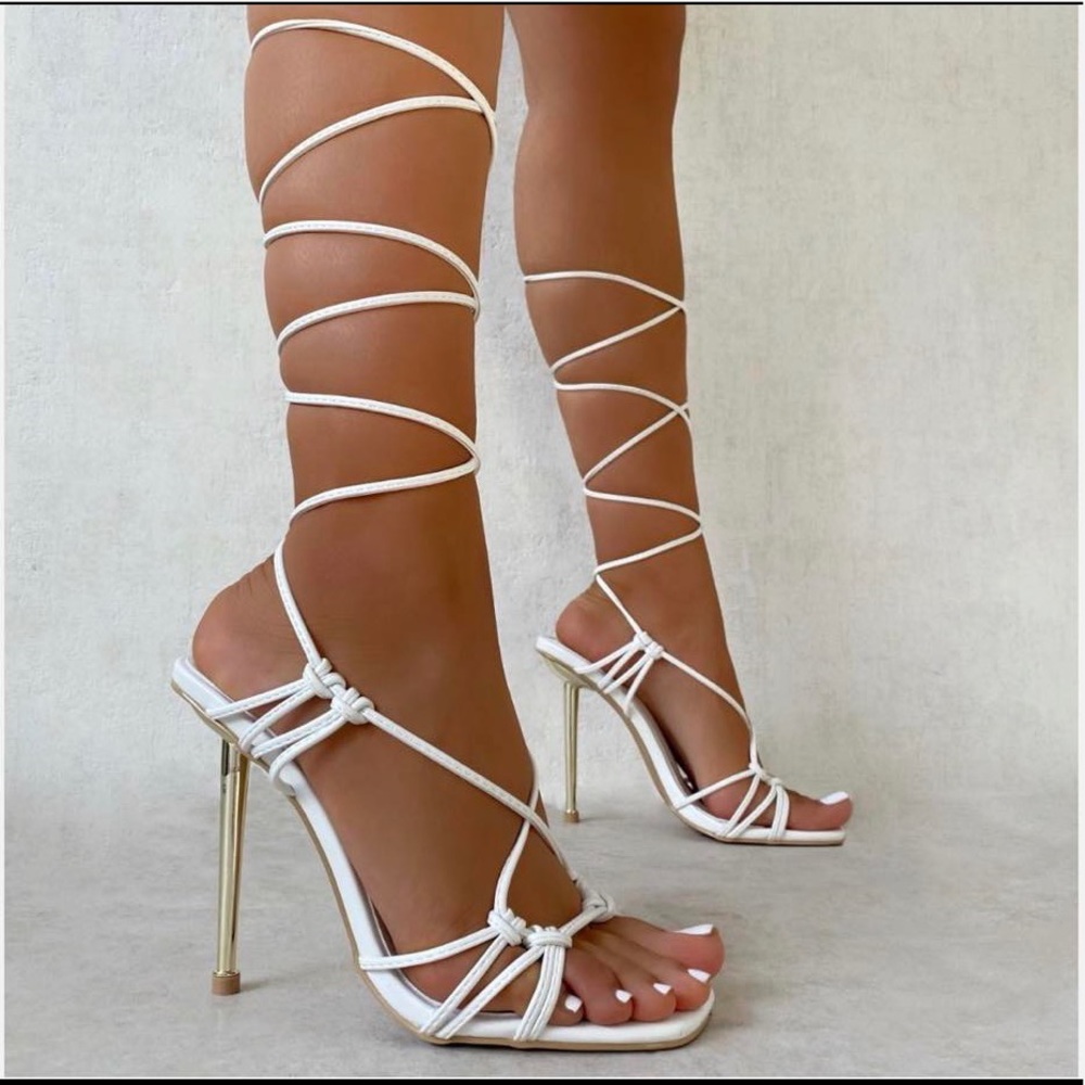 Simmi brand strapped white sandals in style “Harlow”